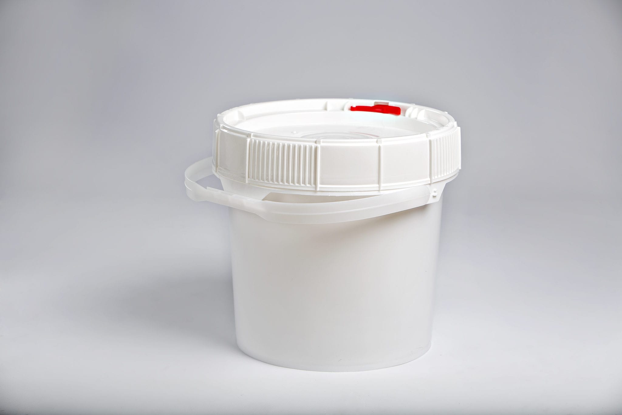 5 Gallon White Square Plastic Pail w/Plastic Handle, Life Latch, UN Rated