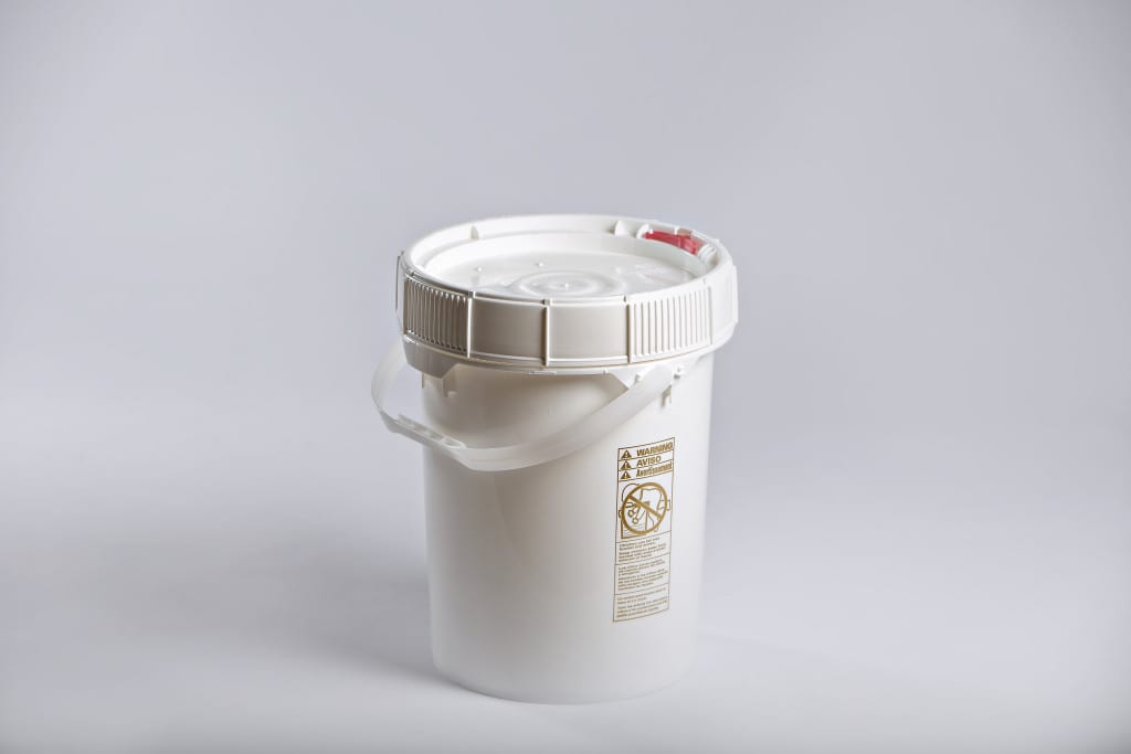 2.5 Gallon White Plastic Pail w/Plastic Handle, Threaded Opening, Life  Latch, UN Rated